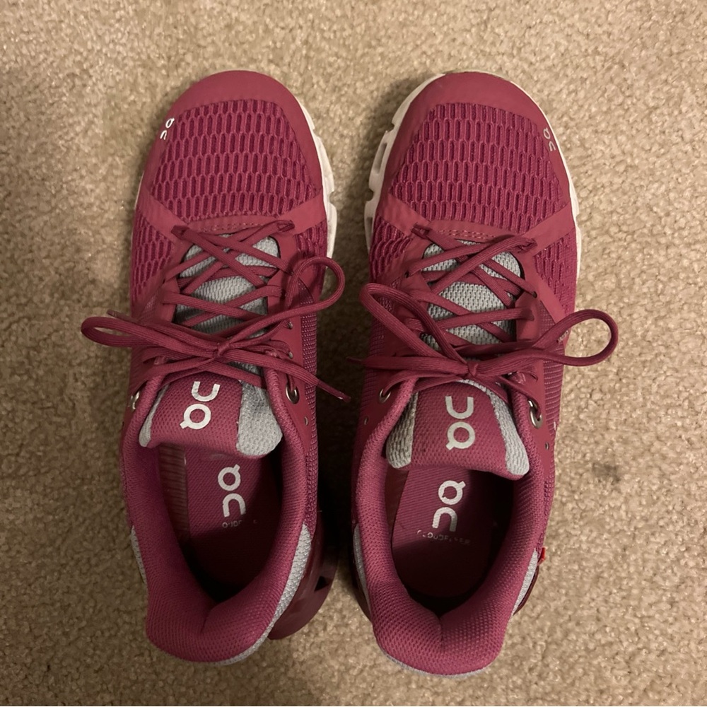 dark pink on cloud size 7 sneakers women’s